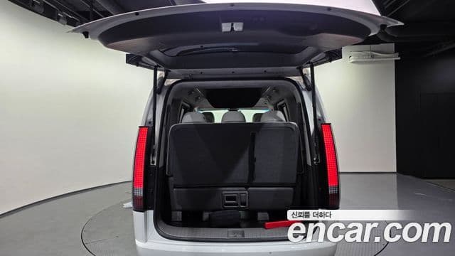 Hyundai Staria лимузин, 2023 20