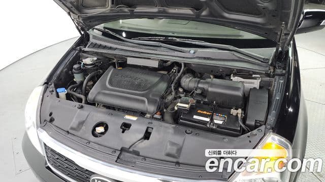 Kia Carnival R Premium, 2012 6