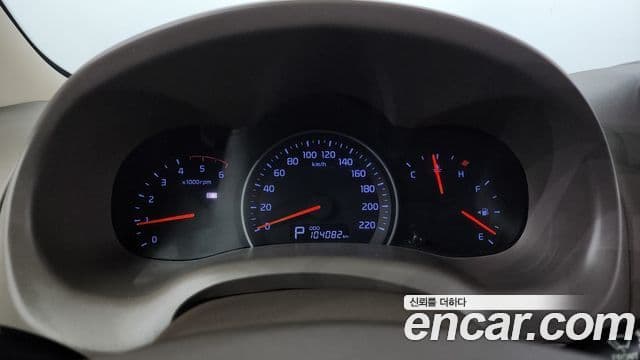 Kia Carnival R Premium, 2012 8