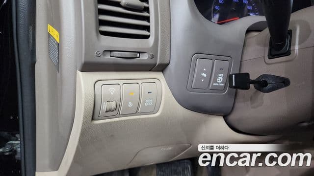 Kia Carnival R Premium, 2012 14