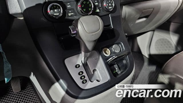 Kia Carnival R инвалидная коляска / для коляски 리프트/슬로프, 2014 9