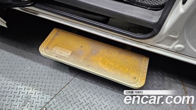 Kia Carnival R инвалидная коляска / для коляски 리프트/슬로프, 2014 18