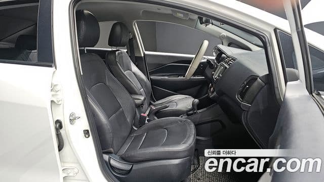 Kia All New Pride Prestige, 2013 10