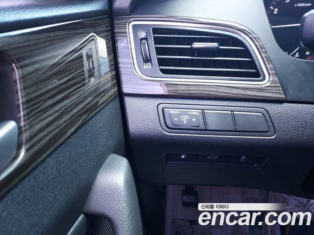 Hyundai LF Sonata 2.0 Smart, 2015 10