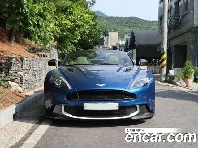 Aston Martin 뱅퀴시 S 6.0 V12 Volante, 2018 2