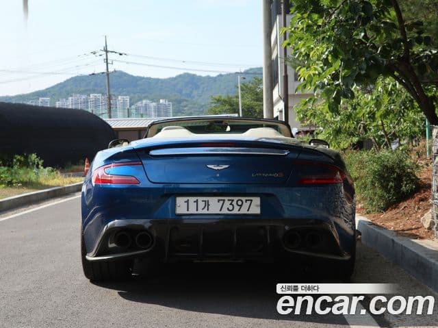 Aston Martin 뱅퀴시 S 6.0 V12 Volante, 2018 4