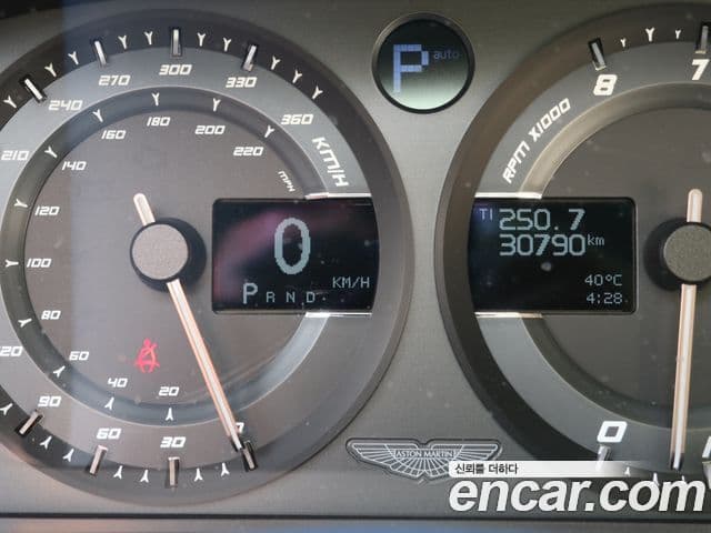 Aston Martin 뱅퀴시 S 6.0 V12 Volante, 2018 8