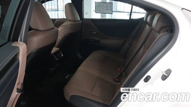 Lexus ES300h 7세대 Luxury Plus, 2025 10