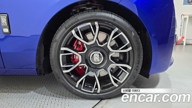 Rolls-Royce 고스트 2세대 6.7 V12 чёрный эмблема, badge, 2023 все фото