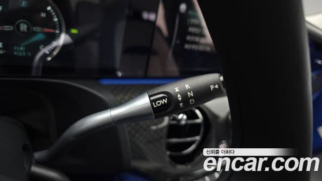 Rolls-Royce 고스트 2세대 6.7 V12 чёрный эмблема, badge, 2023 9