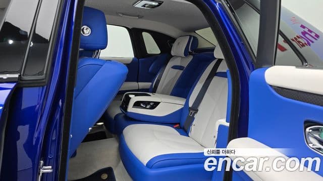 Rolls-Royce 고스트 2세대 6.7 V12 чёрный эмблема, badge, 2023 11