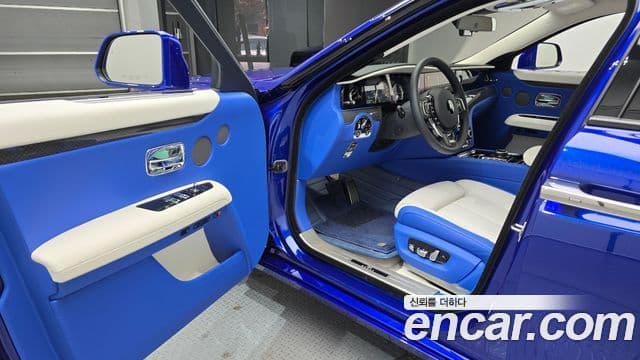 Rolls-Royce 고스트 2세대 6.7 V12 чёрный эмблема, badge, 2023 12