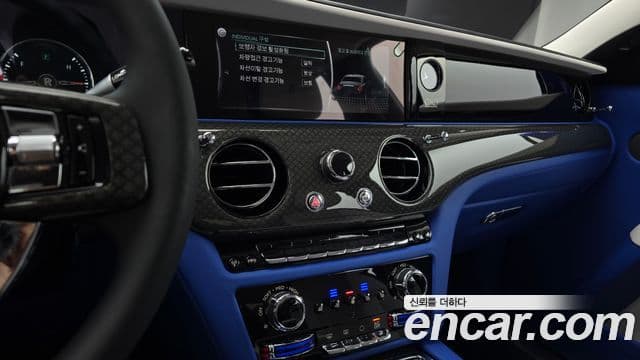 Rolls-Royce 고스트 2세대 6.7 V12 чёрный эмблема, badge, 2023 14