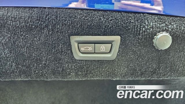 Rolls-Royce 고스트 2세대 6.7 V12 чёрный эмблема, badge, 2023 20