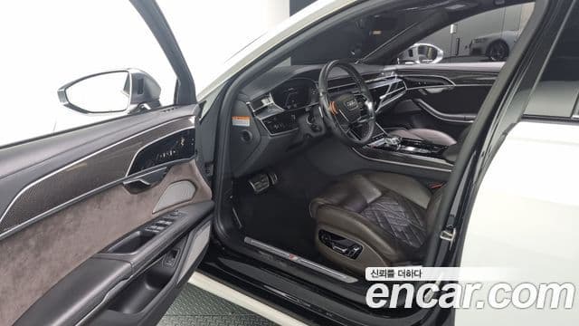 Audi S8 (D5) 4.0 TFSI Quattro LWB, 2020 11