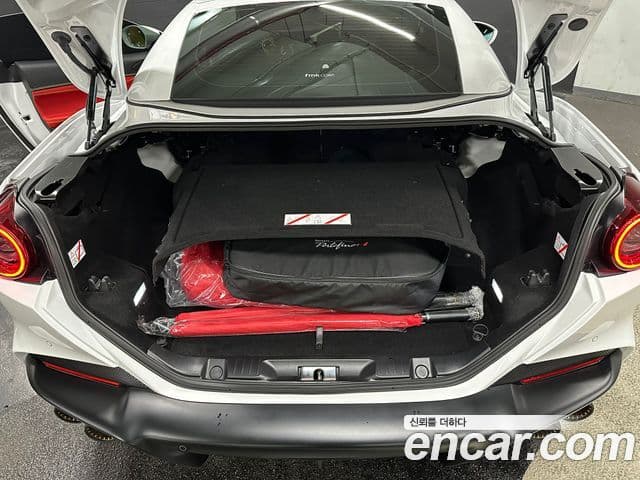 Ferrari 포르토피노 M 3.9 V8, 2022 7