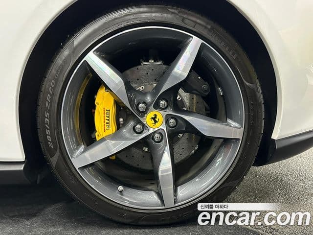 Ferrari 포르토피노 M 3.9 V8, 2022 8