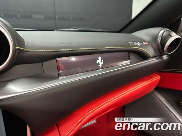 Ferrari 포르토피노 M 3.9 V8, 2022 18