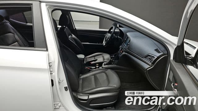 Hyundai Avante AD 1.6 GDI Value Plus, 2018 10