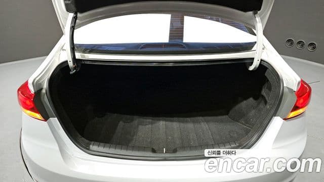 Hyundai Avante AD 1.6 GDI Value Plus, 2018 20