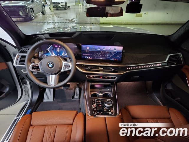 BMW X7 (G07) xDrive 40i M Sport 6인승, 2025 7