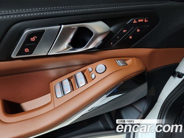 BMW X7 (G07) xDrive 40i M Sport 6인승, 2025 9