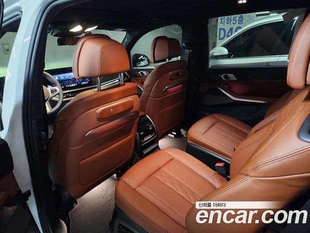 BMW X7 (G07) xDrive 40i M Sport 6인승, 2025 14