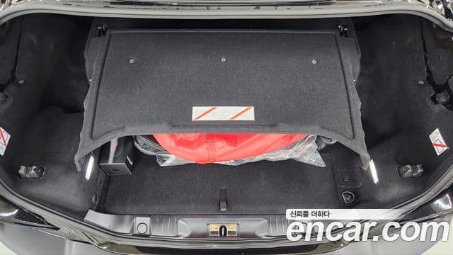 Ferrari 포르토피노 M 3.9 V8, 2023 16