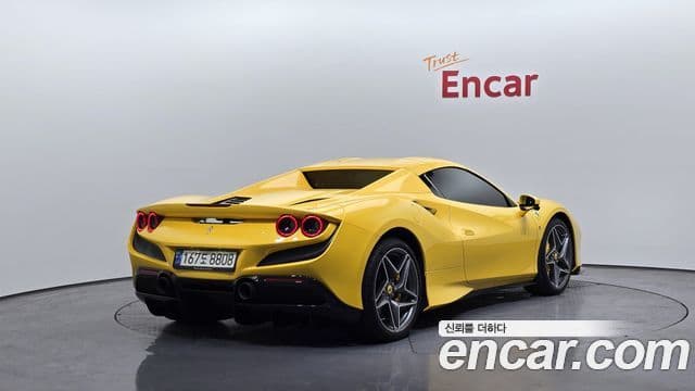 Ferrari F8 스파이더 3.9 V8, 2021 2