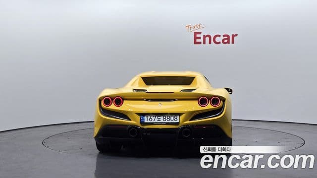 Ferrari F8 스파이더 3.9 V8, 2021 4