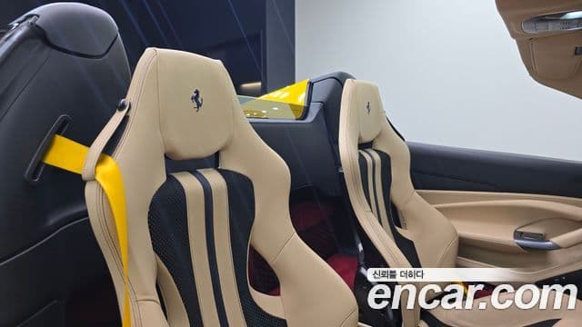 Ferrari F8 스파이더 3.9 V8, 2021 12