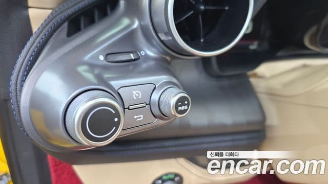 Ferrari F8 스파이더 3.9 V8, 2021 18