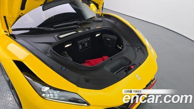 Ferrari F8 스파이더 3.9 V8, 2021 20