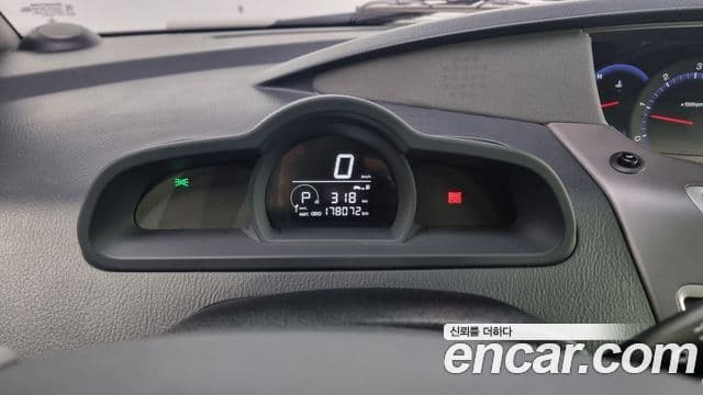 KG모빌리티(SsangYong) Korando 투리스모 4WD 9인승 Adventure 60th Edition, 2015 8