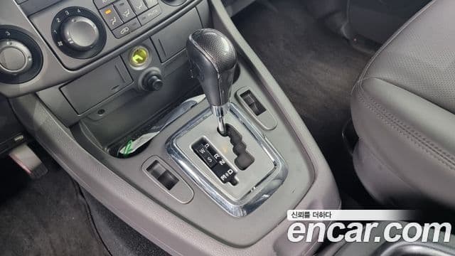 KG모빌리티(SsangYong) Korando 투리스모 4WD 9인승 Adventure 60th Edition, 2015 9