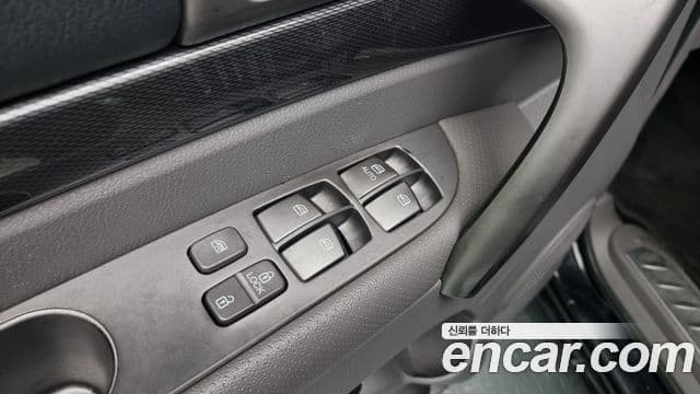 KG모빌리티(SsangYong) Korando 투리스모 4WD 9인승 Adventure 60th Edition, 2015 13