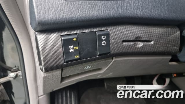 KG모빌리티(SsangYong) Korando 투리스모 4WD 9인승 Adventure 60th Edition, 2015 14