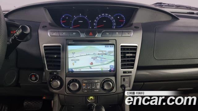 KG모빌리티(SsangYong) Korando 투리스모 4WD 9인승 Adventure 60th Edition, 2015 16