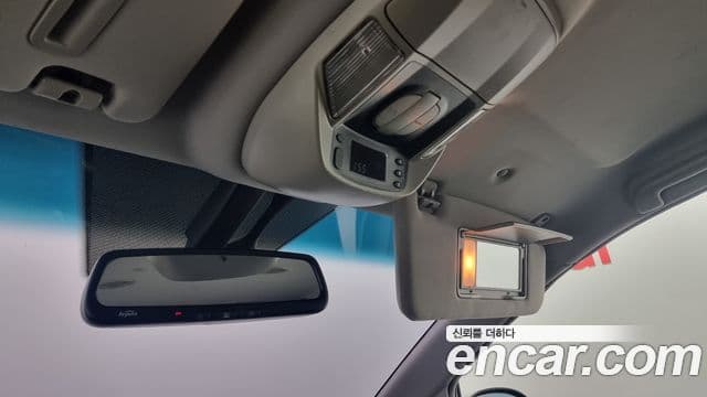 KG모빌리티(SsangYong) Korando 투리스모 4WD 9인승 Adventure 60th Edition, 2015 19