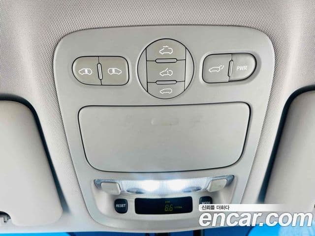 Kia Carnival R President, 2013 18