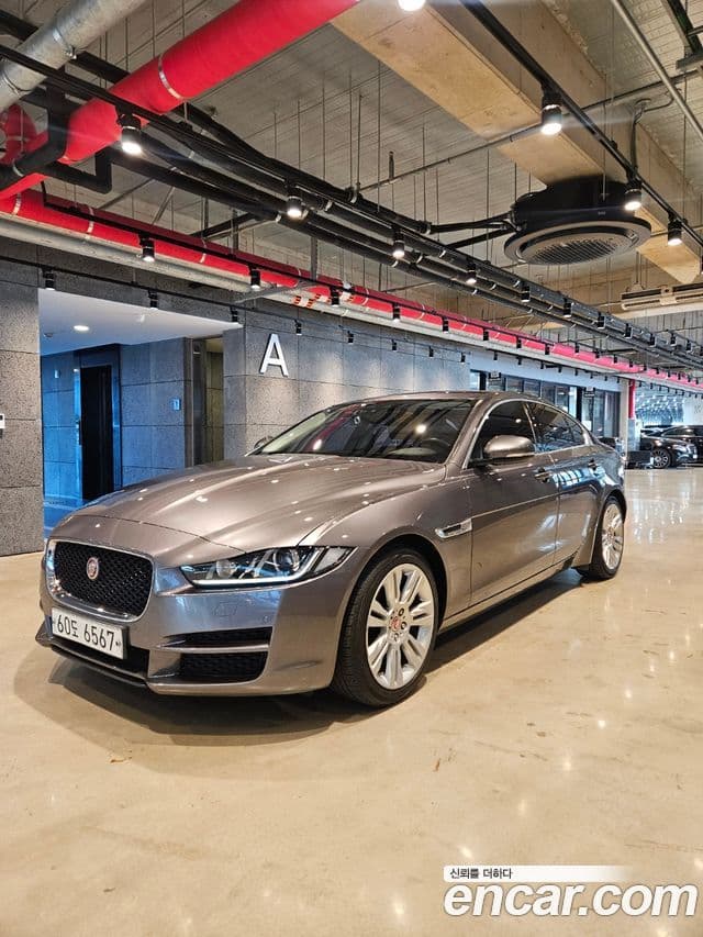 Jaguar XE Prestige, 2016 3