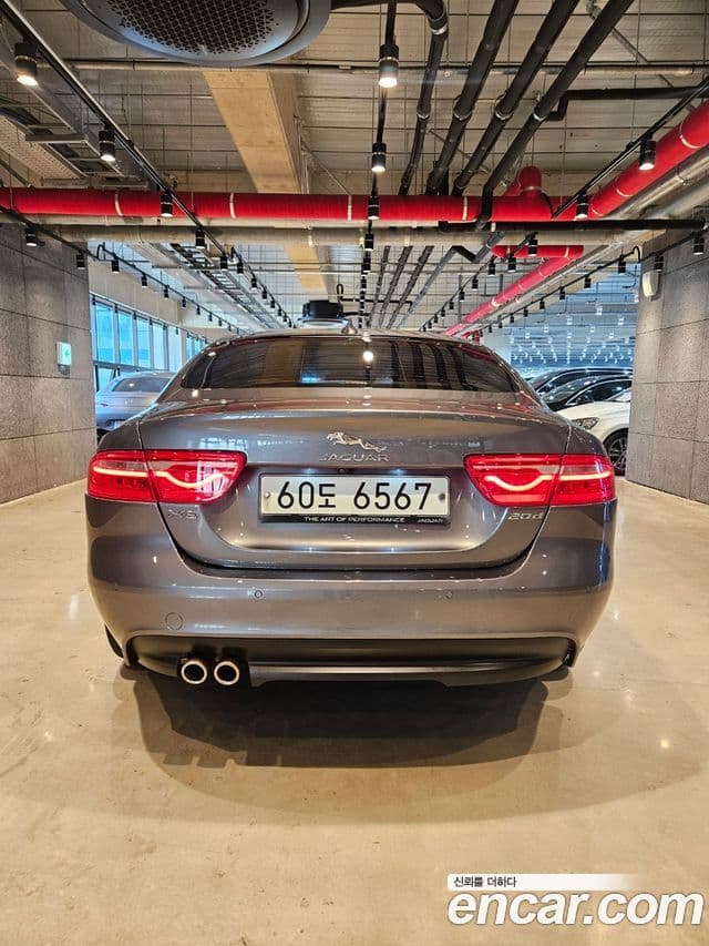 Jaguar XE Prestige, 2016 4