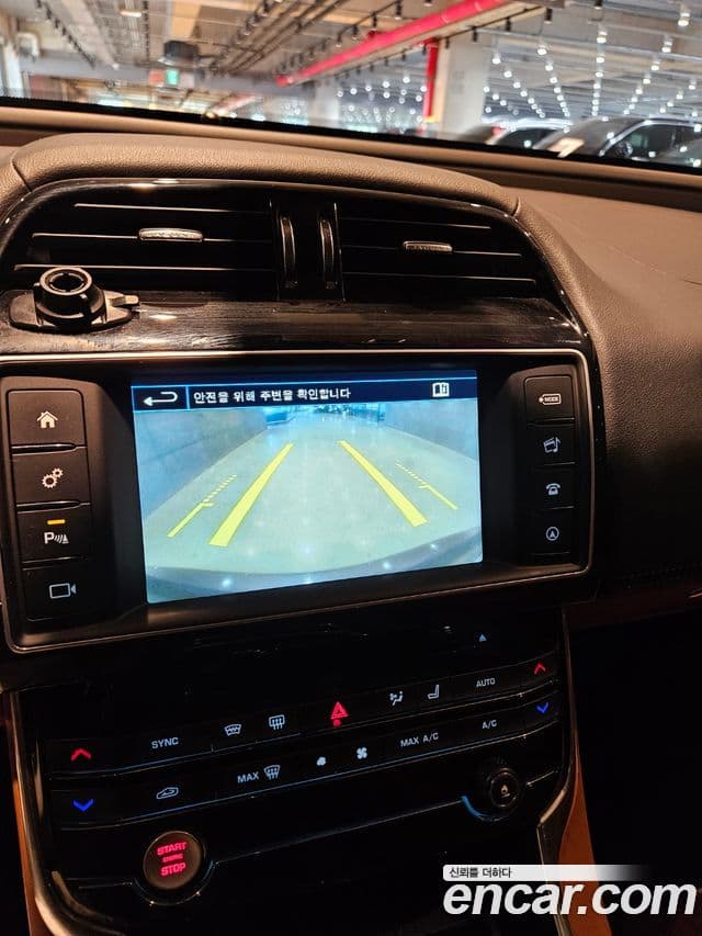 Jaguar XE Prestige, 2016 12