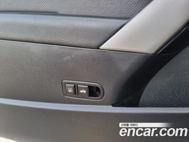 Hyundai Genesis купе 200 турбо P, 2009 19