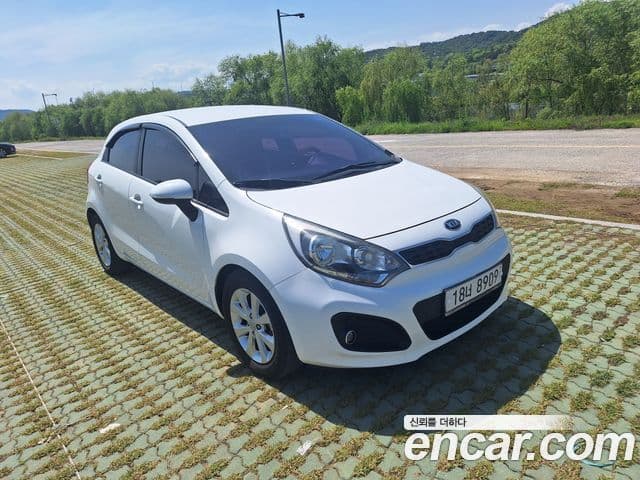 Kia All New Pride Luxury, 2013 4