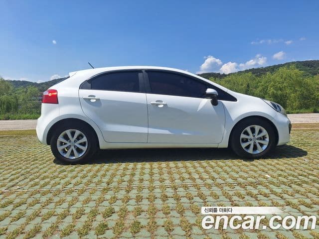 Kia All New Pride Luxury, 2013 6