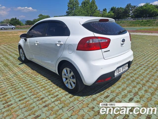 Kia All New Pride Luxury, 2013 7