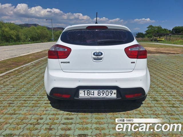 Kia All New Pride Luxury, 2013 8