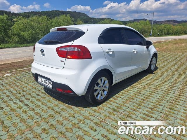 Kia All New Pride Luxury, 2013 9