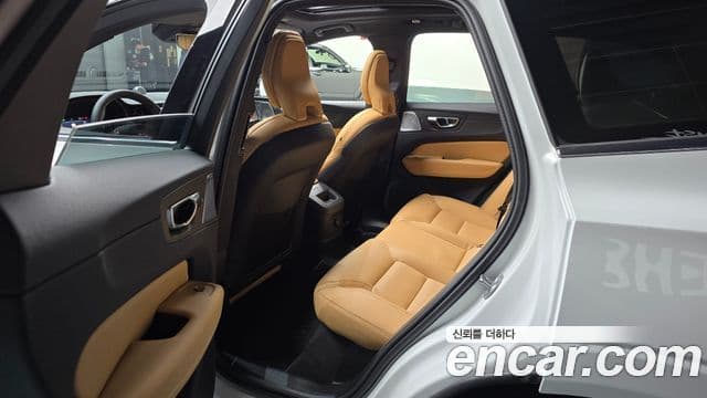 Volvo XC60 2세대 T8 Ultra Bright, 2025 11